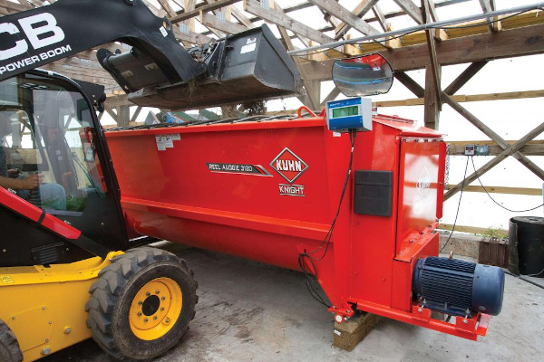 Kuhn 3115 Stationary for sale at Wellington Implement, Ohio