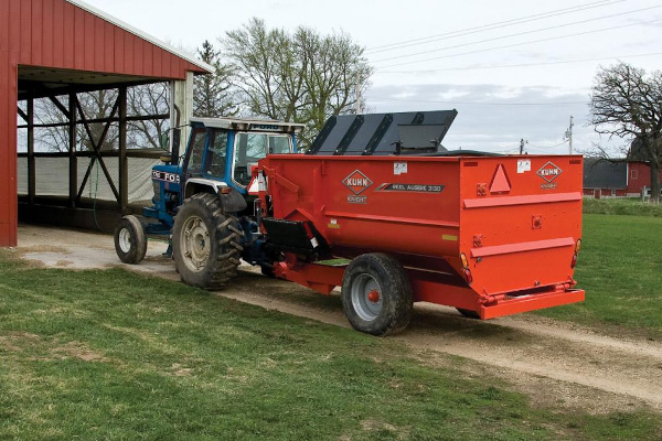 Kuhn 3115 Trailer for sale at Wellington Implement, Ohio