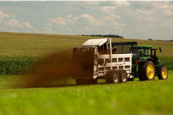 Kuhn | Hydraulic Push Manure Spreaders | HP 170M ProPush® for sale at Wellington Implement, Ohio