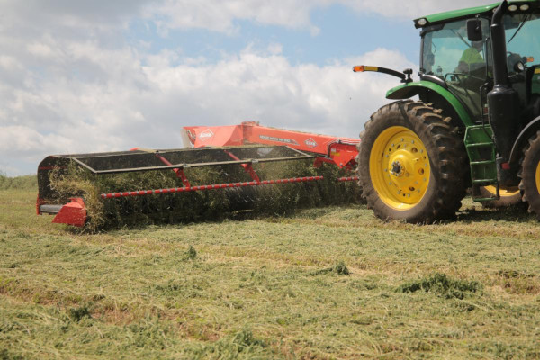 Kuhn | Mergers | MM 701 & MM 890 for sale at Wellington Implement, Ohio