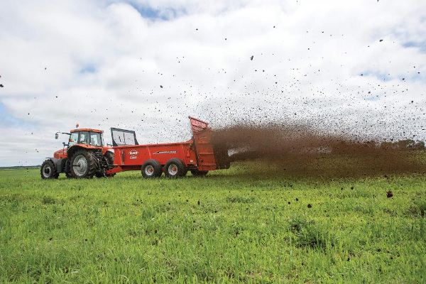 Kuhn | Apron Box Manure Spreaders | PS 235 & PS 242 for sale at Wellington Implement, Ohio