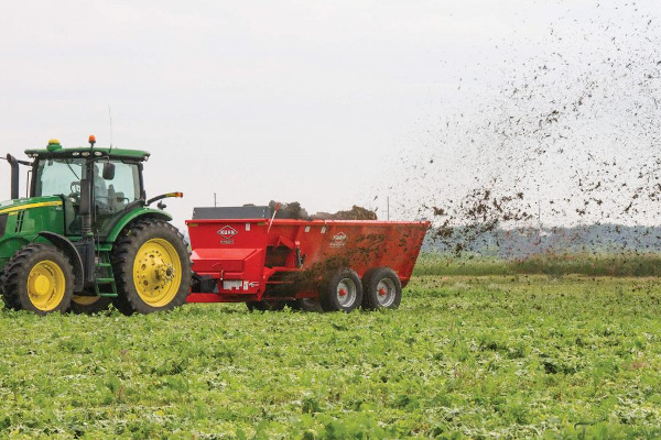 Kuhn | Side-Discharge Spreaders | SL 100 Series for sale at Wellington Implement, Ohio