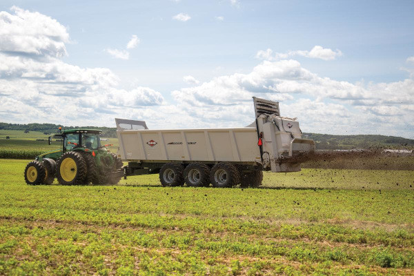 Kuhn | PXL 100 Series | Model PXL 185 TRAILER Horizontal/Vertical/Spinner for sale at Wellington Implement, Ohio